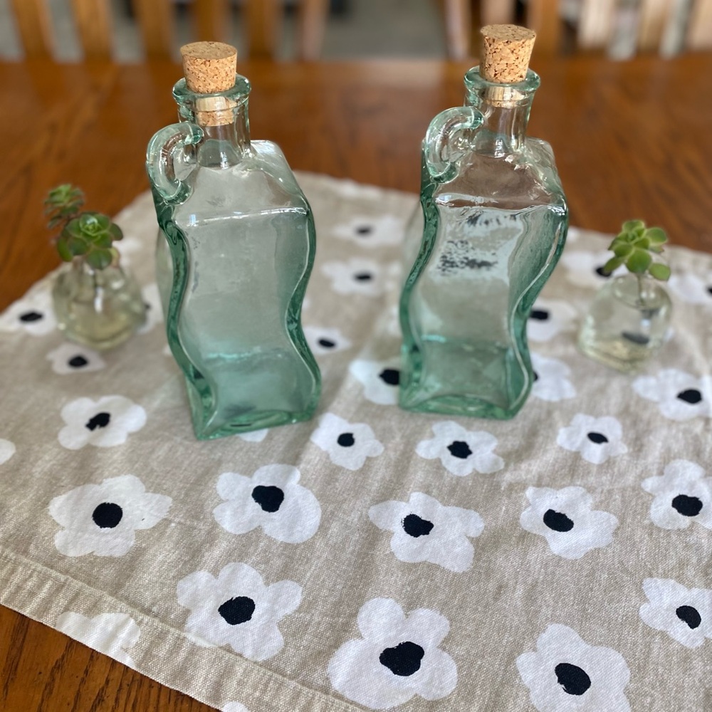 Wavy interlocking glass bottles